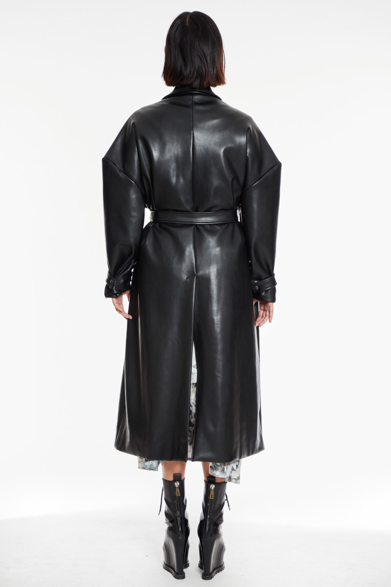 AW20-oversizedcoat-leather-2