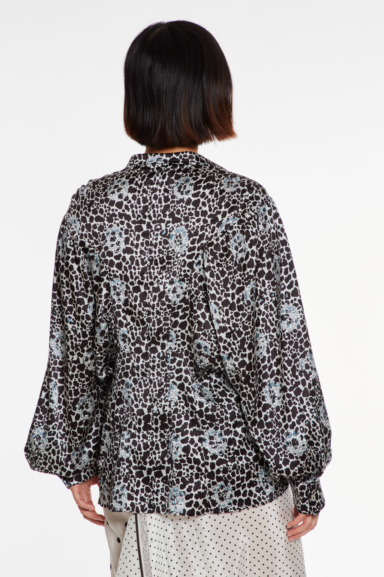 AW20-puffyblouse-leogrey-2