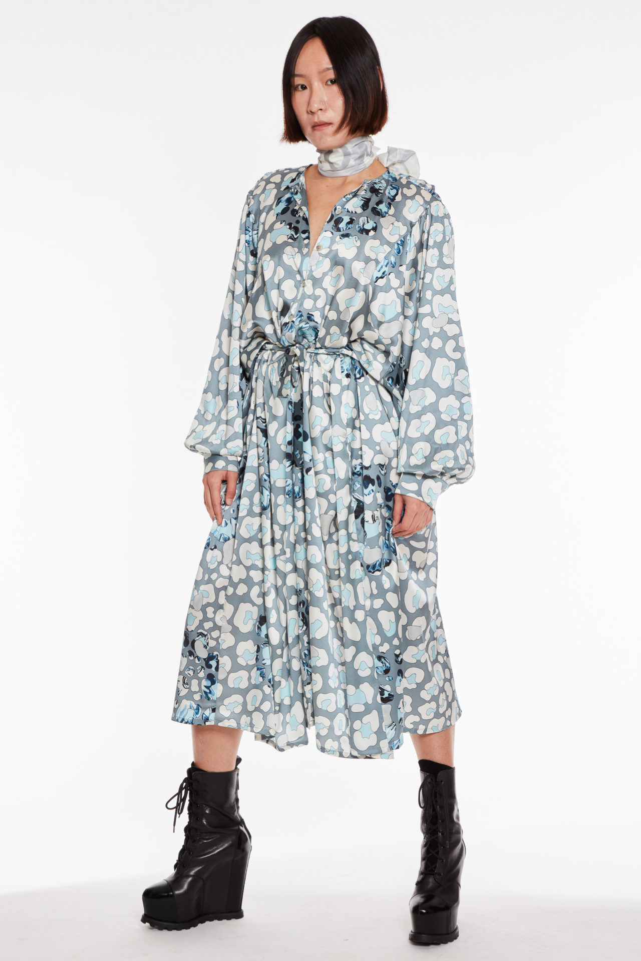 AW20-puffydress-leolightblue-1