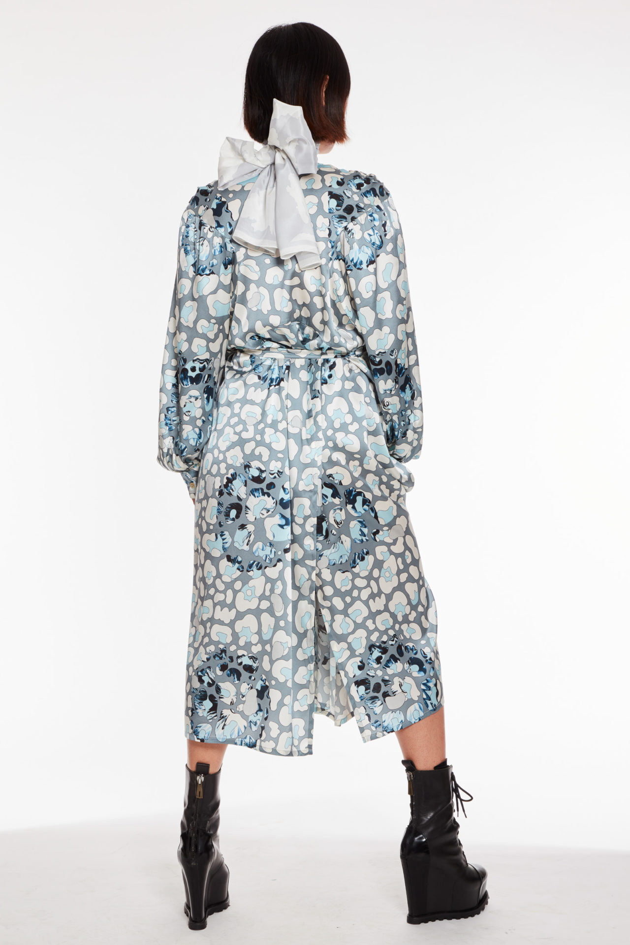 AW20-puffydress-leolightblue-3