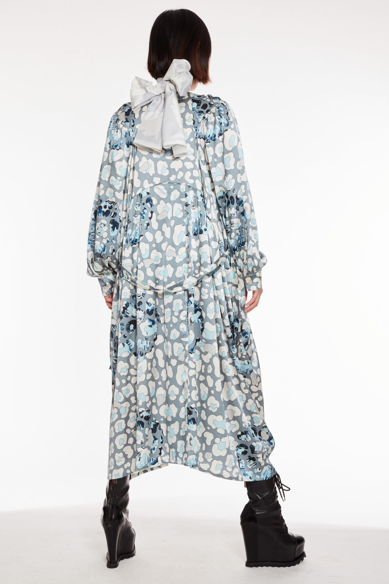 AW20-puffydress-leolightblue-6