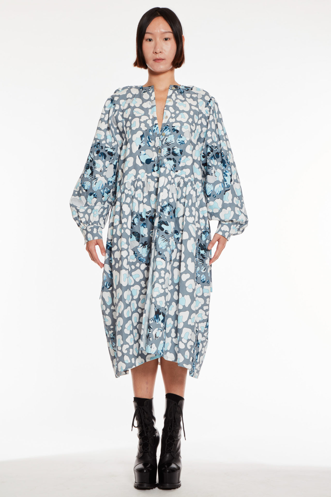AW20-puffydress-leolightblue-cotton-1
